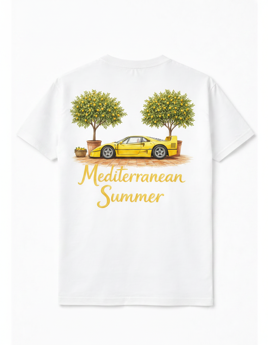 T-shirt, wit met losse pasvorm. op de rug zien we een ontwerp van een gele ferrari F40 met gele citroenbomen. het ontwerp wekt een mediterraanse sfeer. 