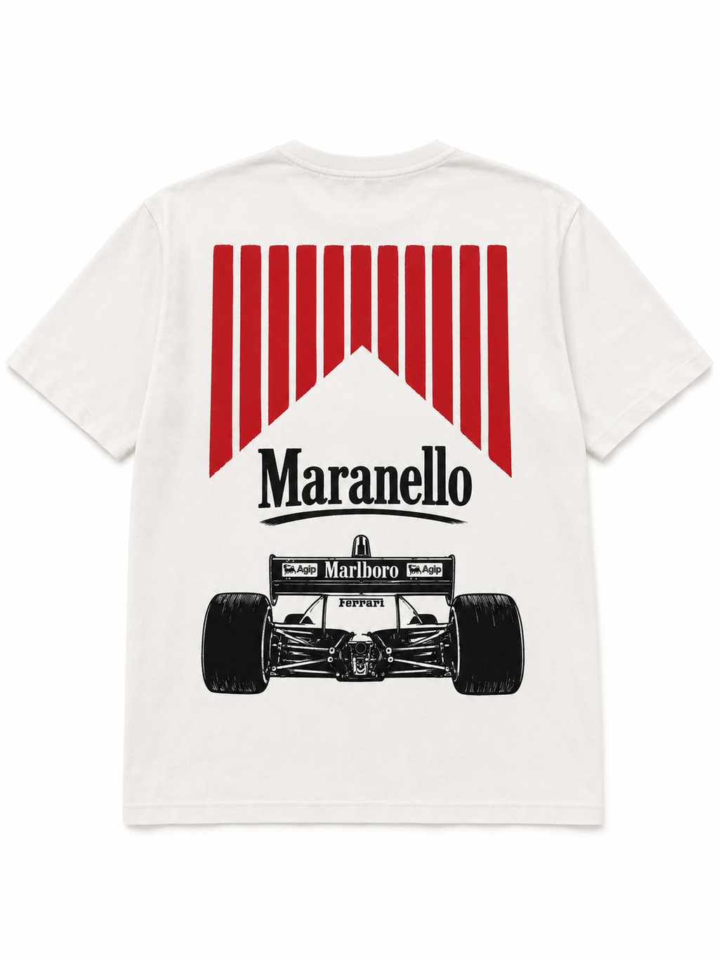 Een wit t-shirt met op de rug een vintage ontwerp van een klassieke ferrari formule 1 wagen. We zien het opschrift: Maranello en het ontwerp verwijst zacht naar het klassieke marlboro logo. 