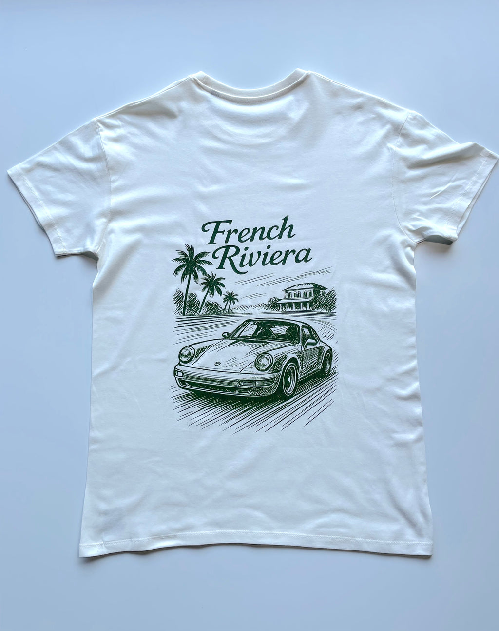 wit losse fit t-shirt met een French Riviera geïnspireerd ontwerp. met een Porsche afgebeeld. klassieke motorsport, autosport en auto's. automotive. 
verkrijgbaar in small, medium en large. premium kwaliteit. 