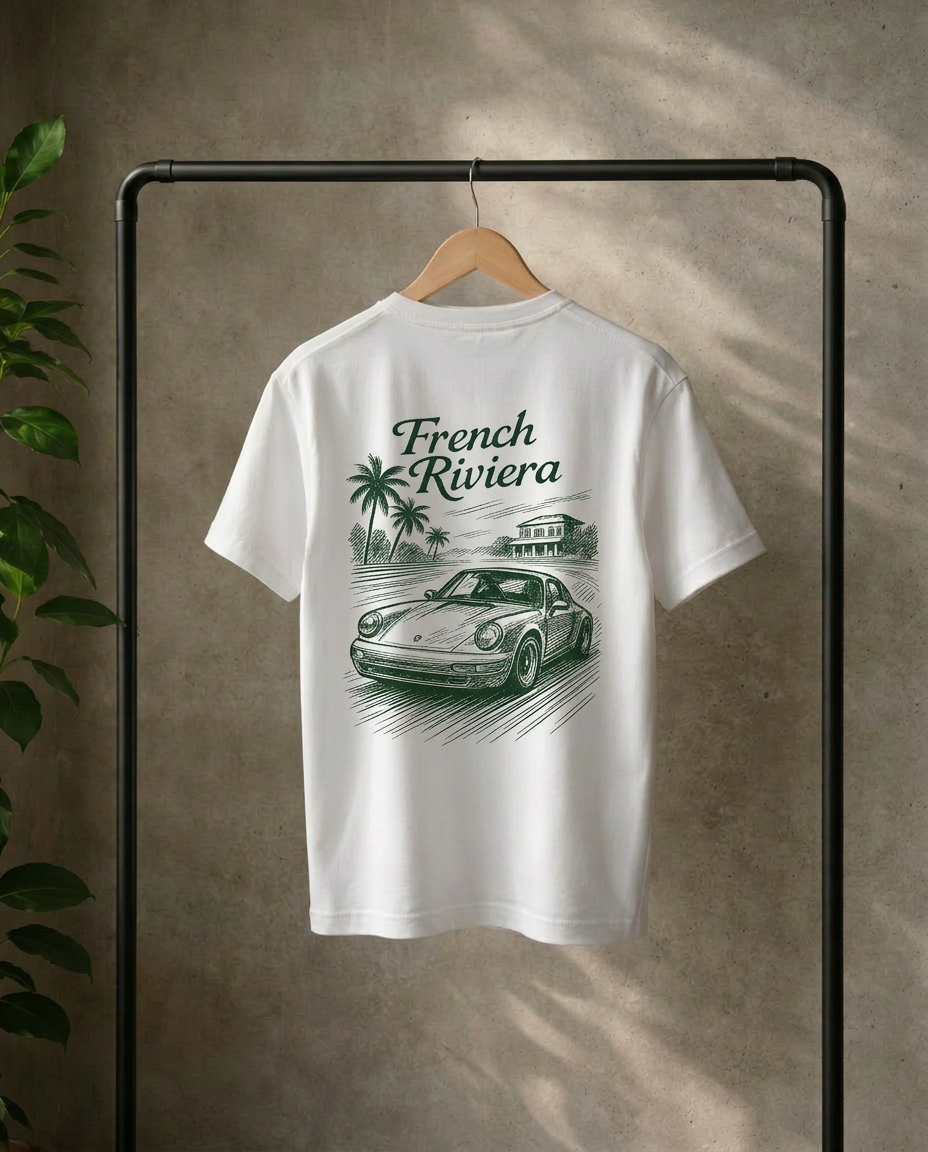 wit losse fit t-shirt met een French Riviera geïnspireerd ontwerp. met een Porsche afgebeeld. klassieke motorsport, autosport en auto's. automotive. 
verkrijgbaar in small, medium en large. premium kwaliteit. 