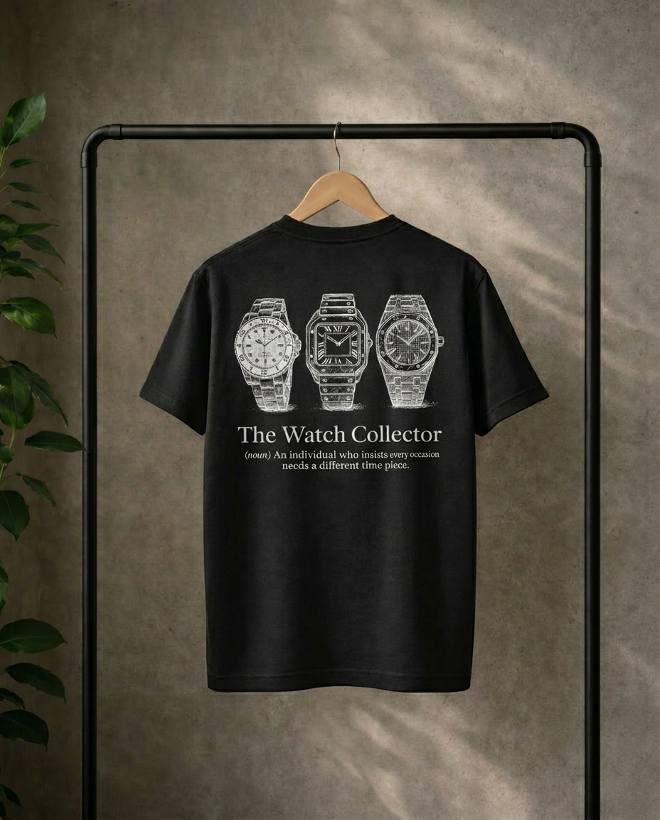 Een zwart t-shirt met een ontwerp van 3 horloges. een rolex, een audemars piquet en een cartier Santos. gemaakt voor horloge verzamelaars. 