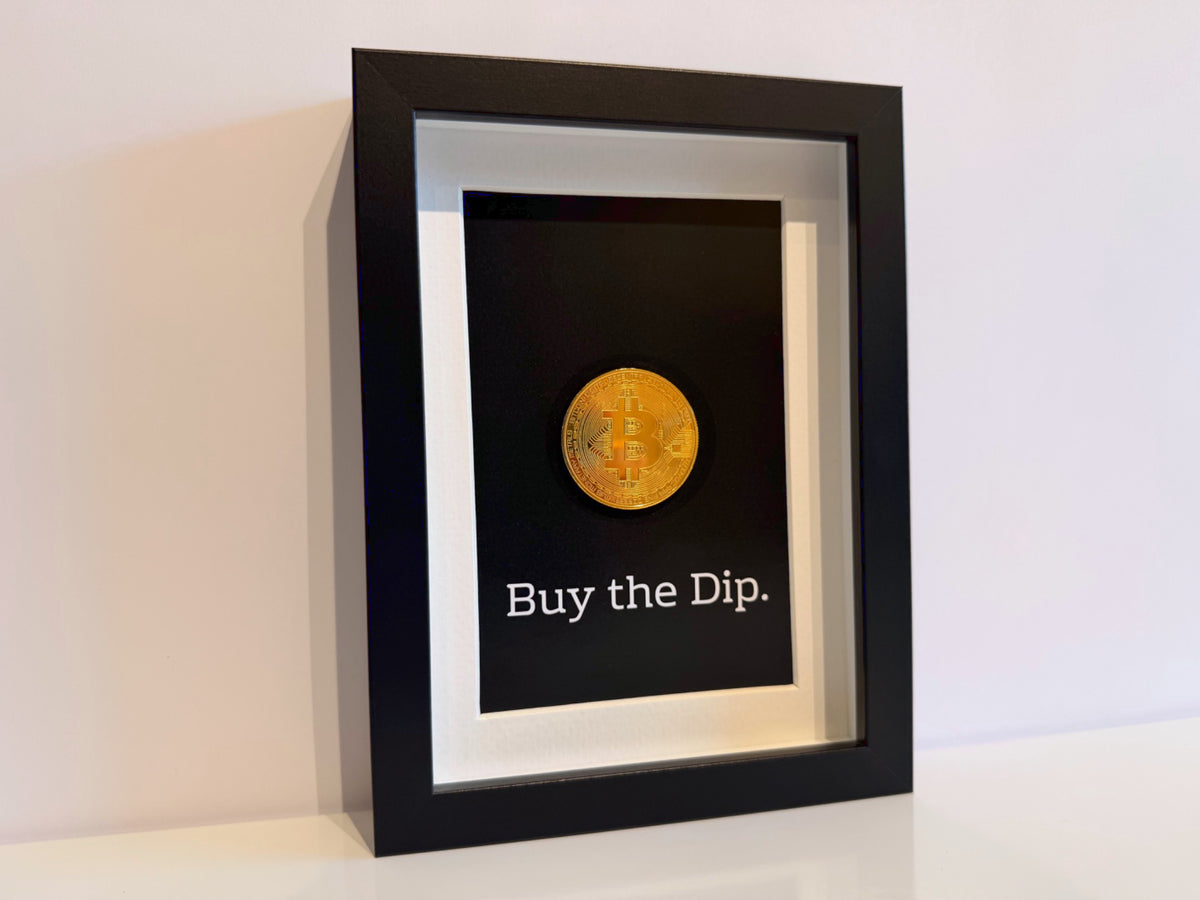 een klein kunstwerk voor de echt bitcoin kenner en investeerder. een dagelijkse motivatie. gemaakt met een gouden bitcoin munt. 