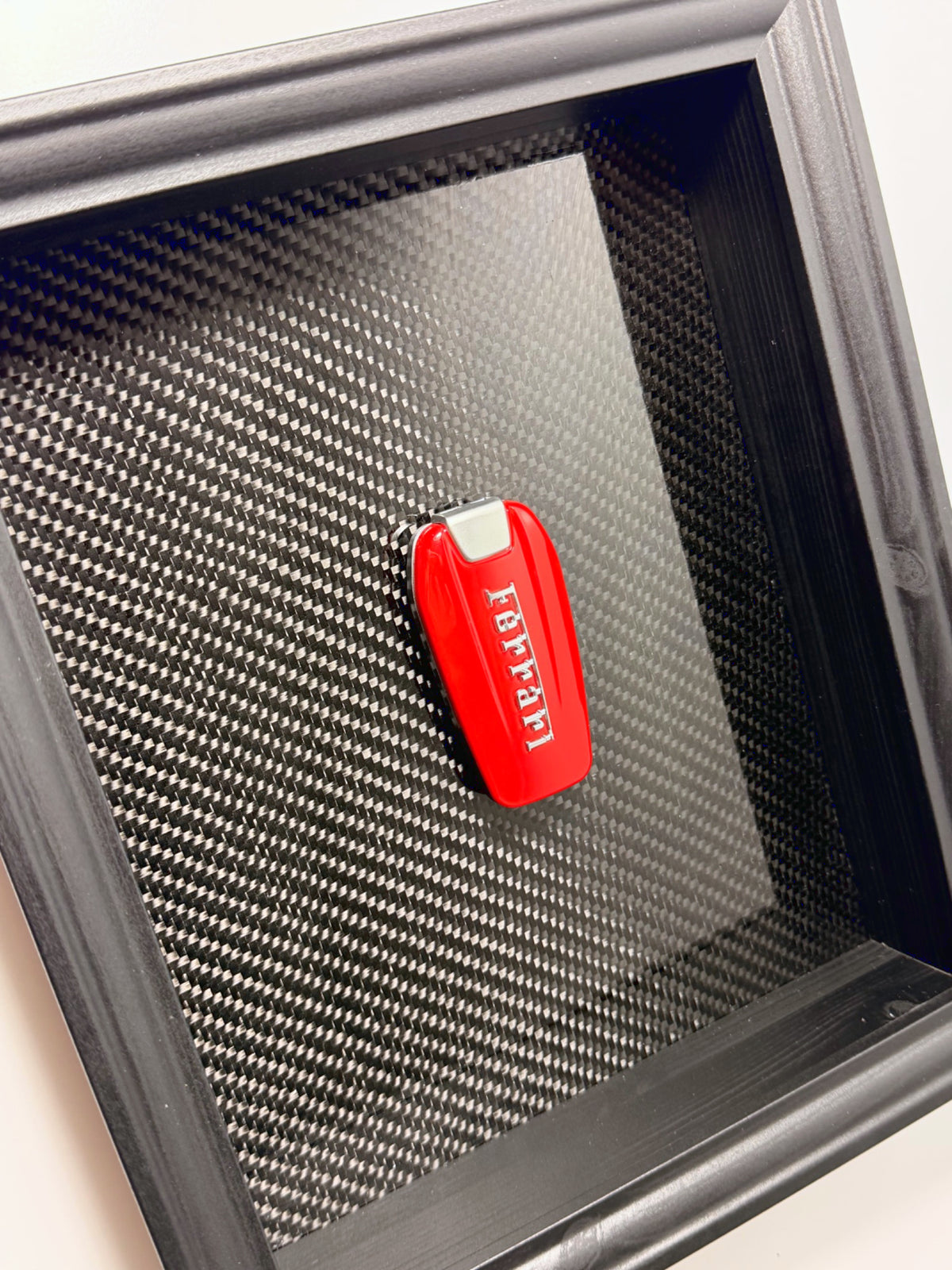 Uniek verzamelitem gemaakt van carbon of koolstofvezel en een echte ferrari sleutel.