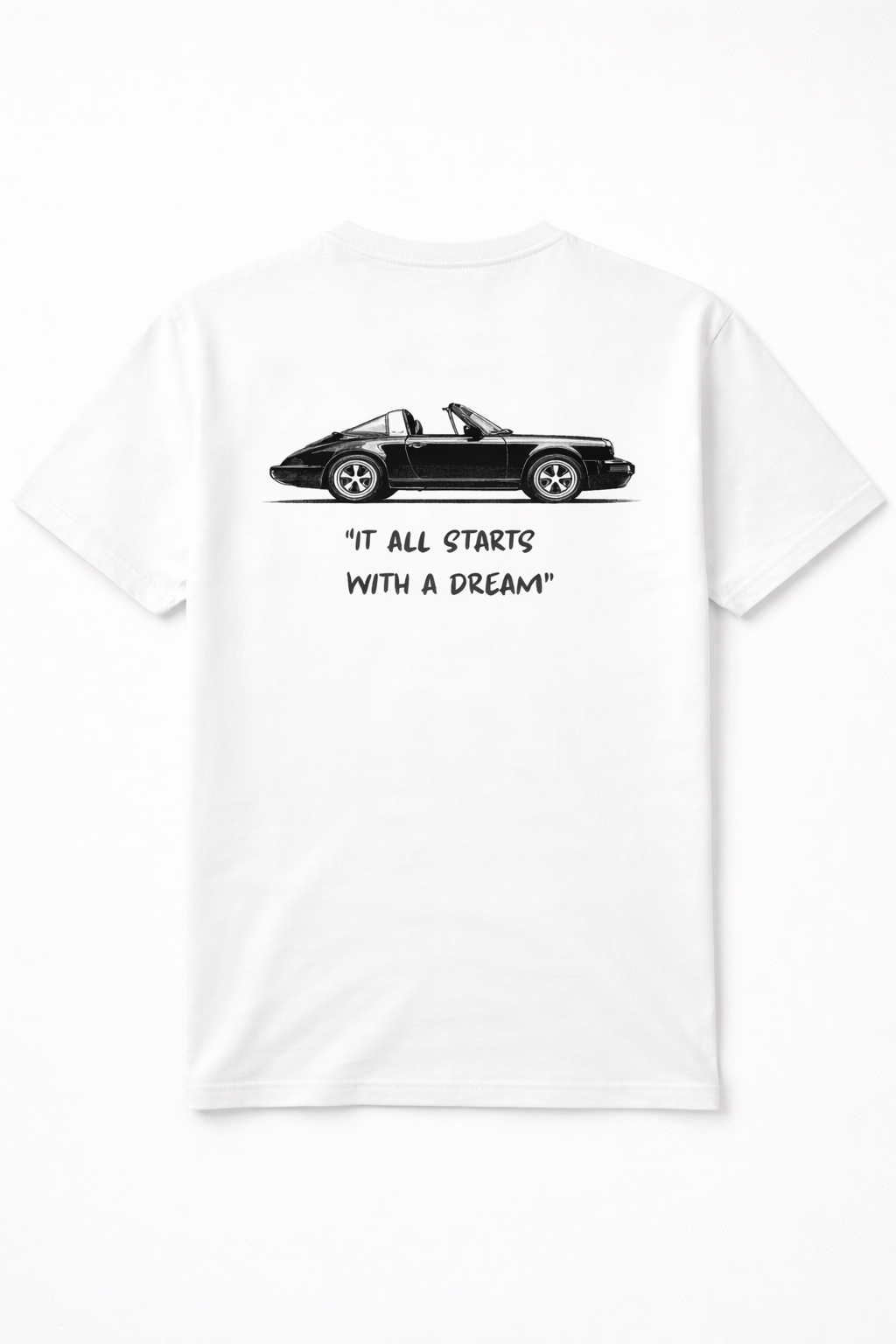 een off-white losse fit t-shirt met een op autosport en klassieke auto's geïnspireerd ontwerp. bevat een klassieke Porsche 964 911.
