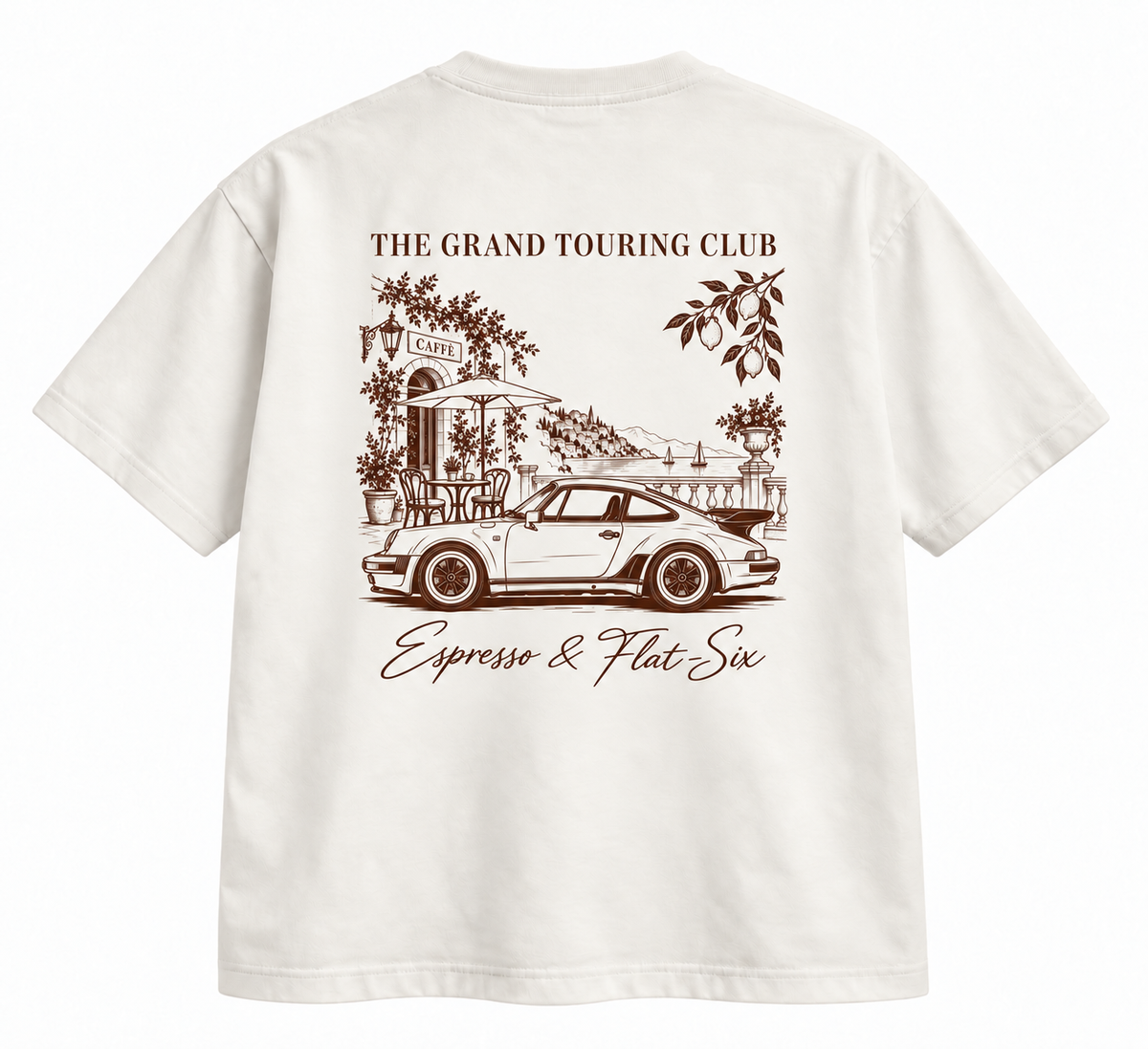 wit t-shirt met een chocoladebruin ontwerp van een klassieke porsche met de tekst the grandtouring club en Espresso-flatsix