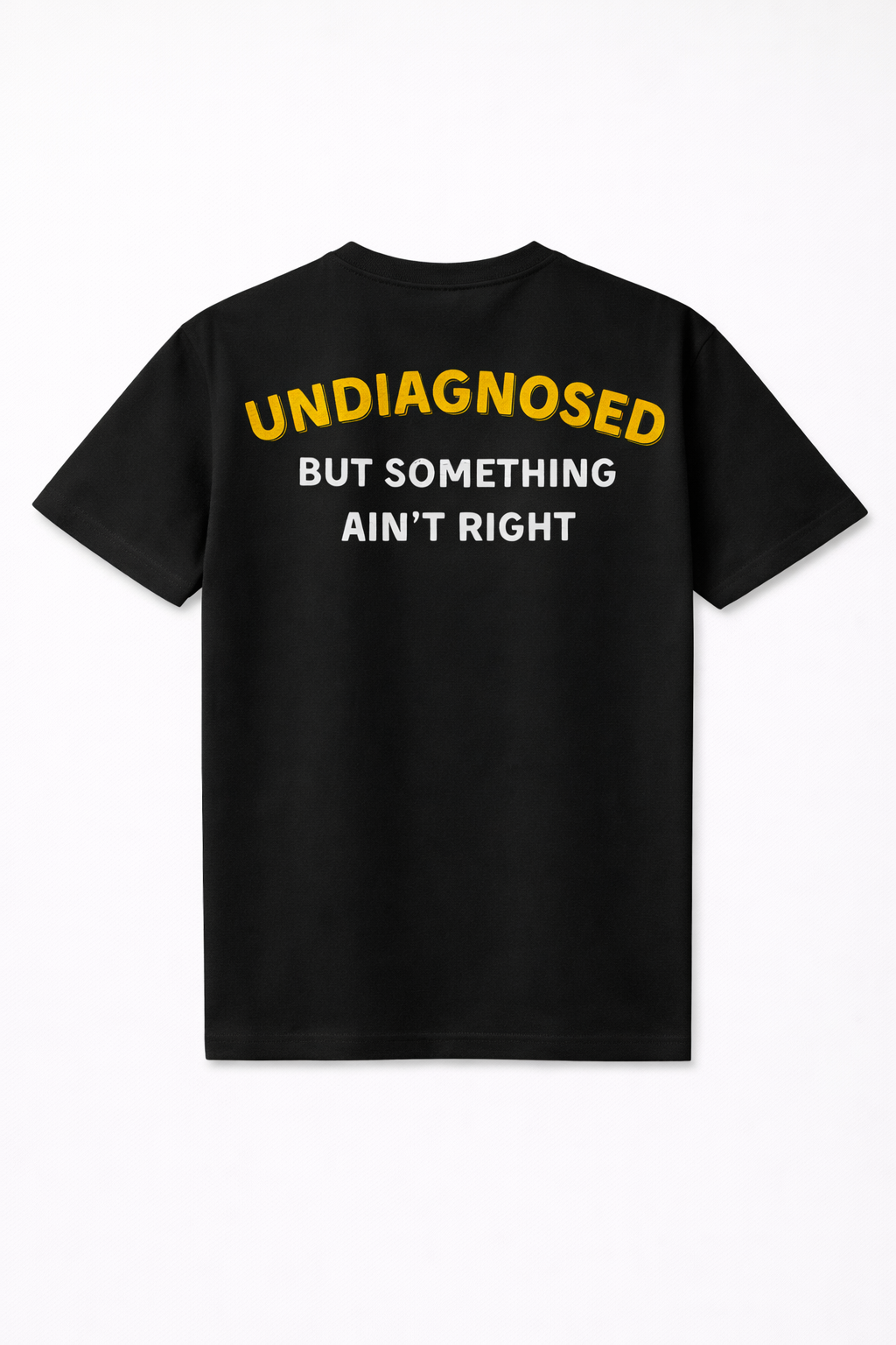 een zwart t-shirt met opschrift: undiagnosed, but something ain't right.