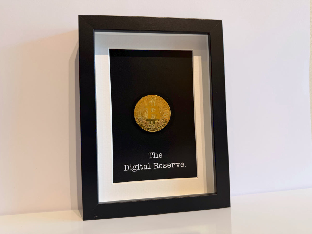een klein kunstwerk voor de echt bitcoin kenner en investeerder. een dagelijkse motivatie. gemaakt met een gouden bitcoin munt. 